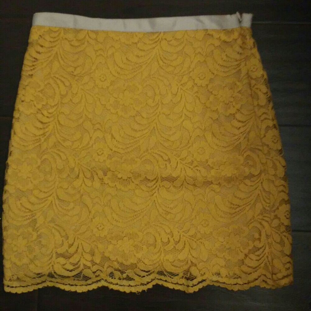 CUTE LACE FOREVER 21 SKIRT